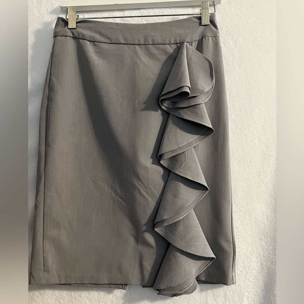 Gray Work Skirt With Side Ruffle